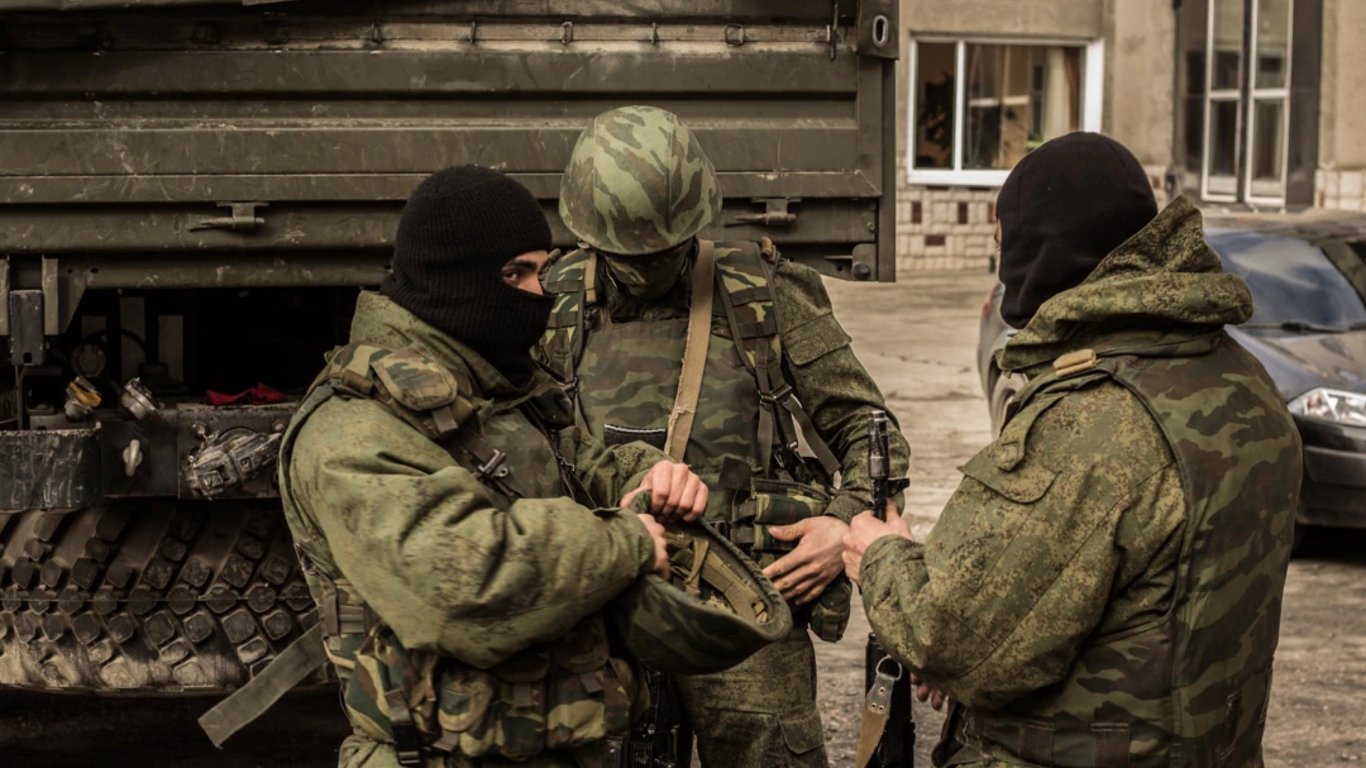 Оккупанты хвастаются родственникам ворованными украинскими носками - перехват СБУ