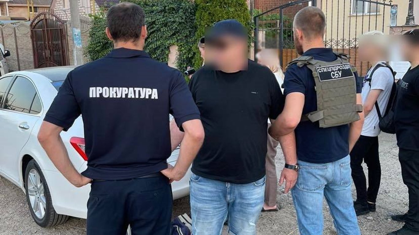 Співробітники міграційної служби в Одеській області незаконно перевозили чоловіків за кордон