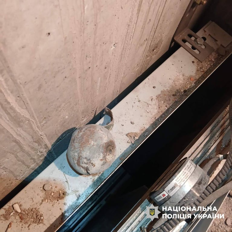 У Києві в шахті ліфту будинку знайшли боєприпас — його знешкодили