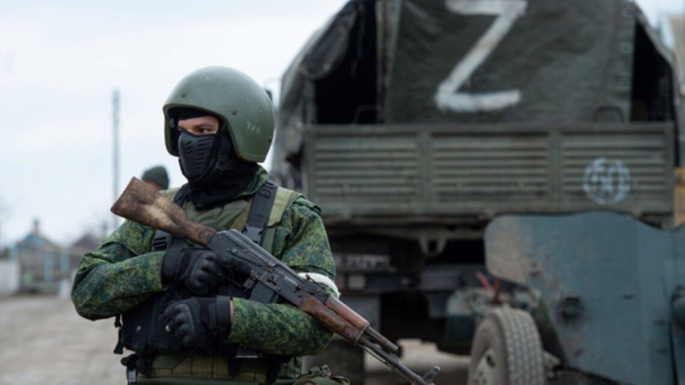 Война в Украине - возле оккупированного Мелитополя горит военная часть россиян