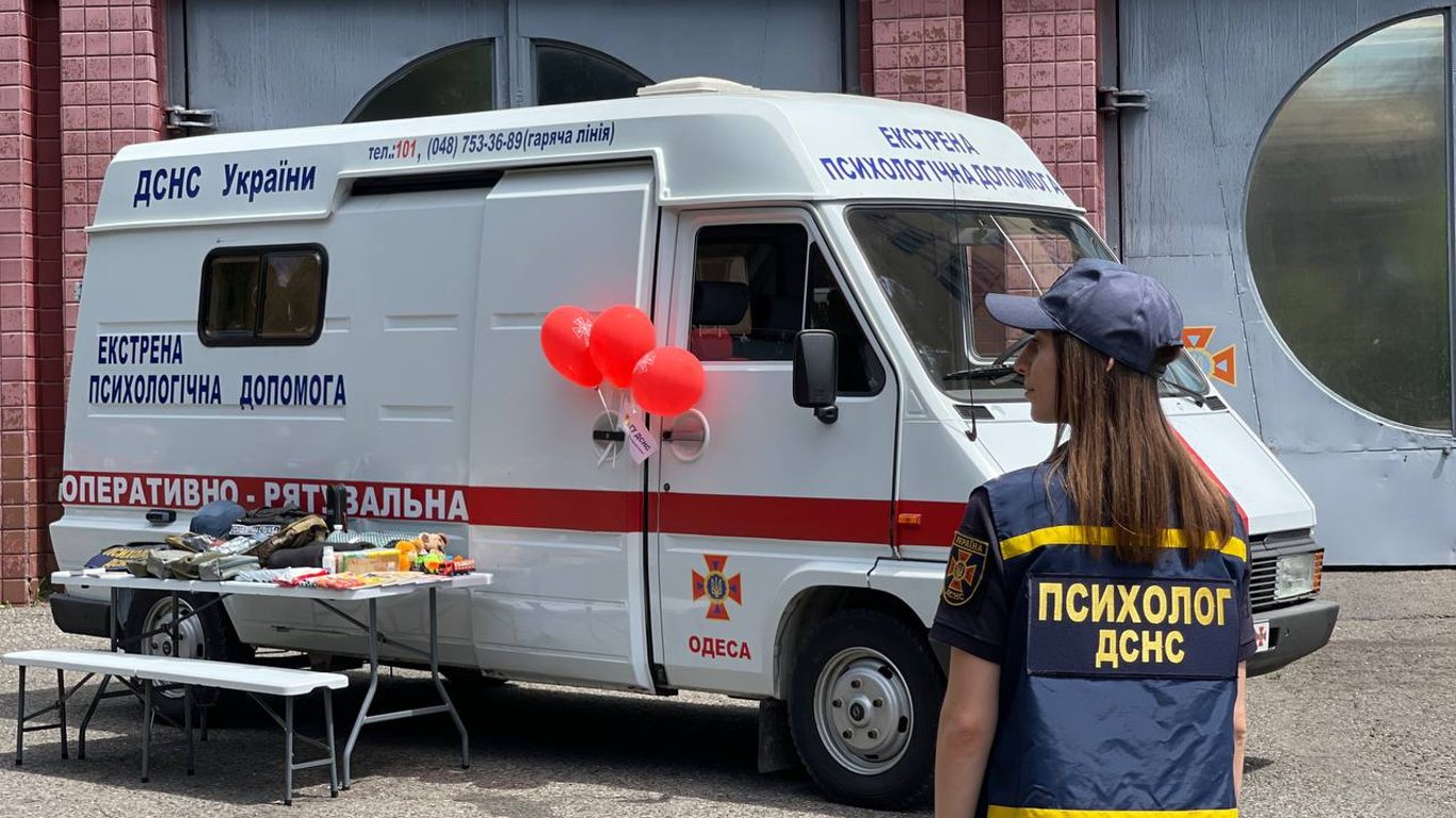 Психологи ДСНС Одещини отримали автомобіль екстреної психологічної допомоги