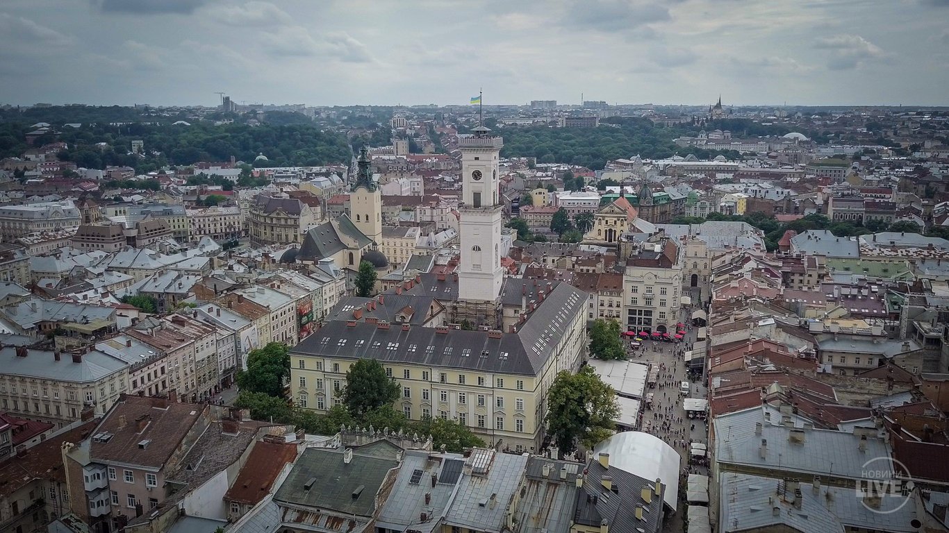 Дніпро та Львів знизили податки для бізнесу