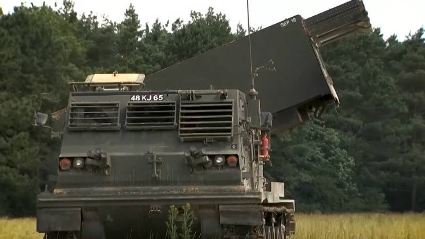 В Украину прибыли первые системы MLRS M270. В украинских военных увеличилось число дальнобойных систем залпового огня.