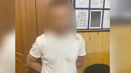 Поліцейські  затримали чотирьох осіб, які фотографувати місце ракетного удару в Одесі - 285x160