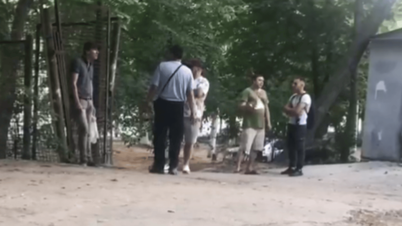 Одессит напал на уличного музыканта за исполнение украинской песни