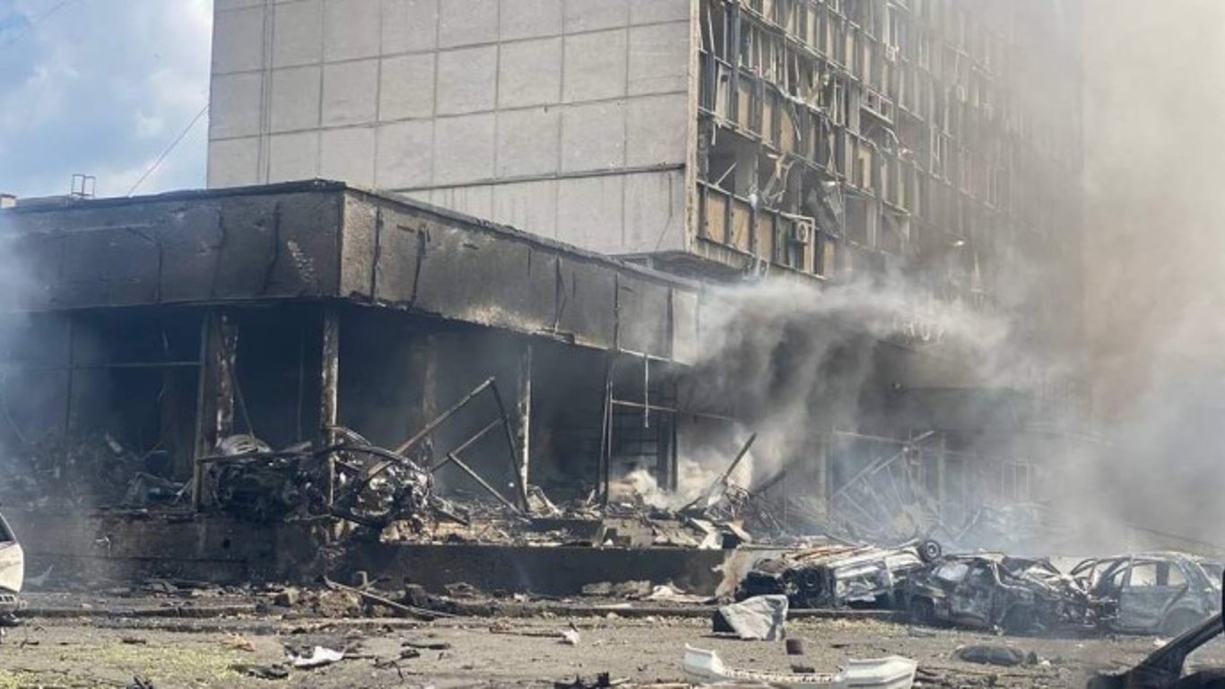 Вінниця - рятувальники завершили розбирати завали після ракетного удару