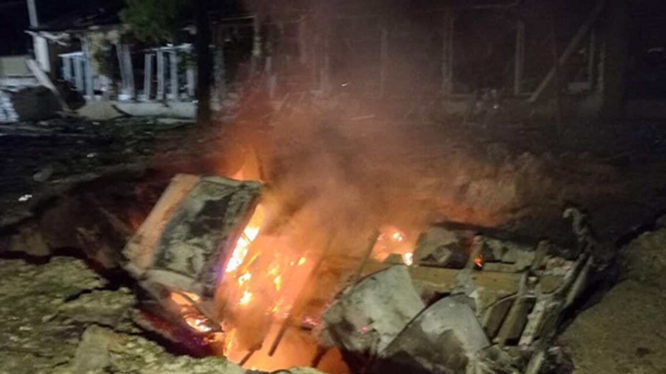 Ракетный удар по предприятию в Днепре – из-под завалов достали еще одно тело погибшего