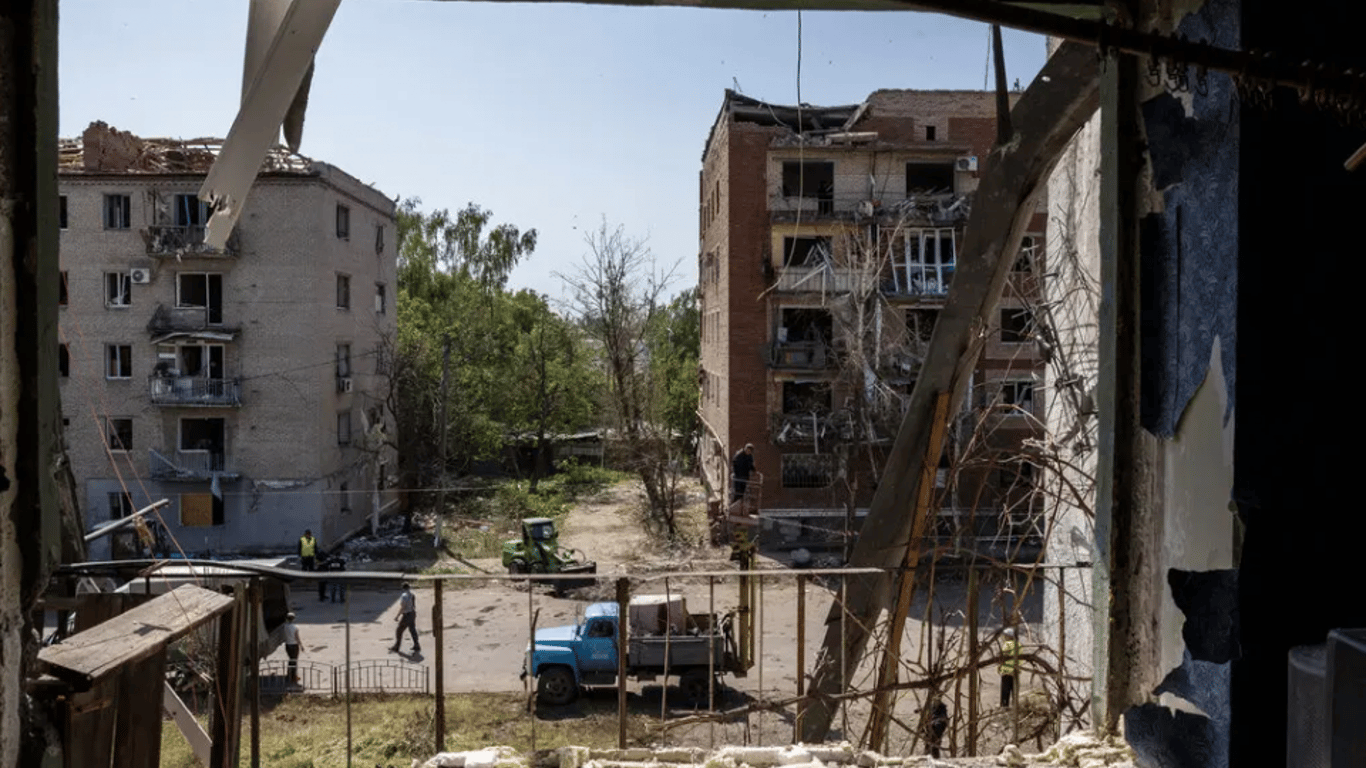 Обстріл Слов'янська - окупанти атакували мсто, під завалами люди. Фото, відео
