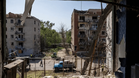 Окупанти атакували Слов'янськ: під завалами люди. Фото, відео - 285x160