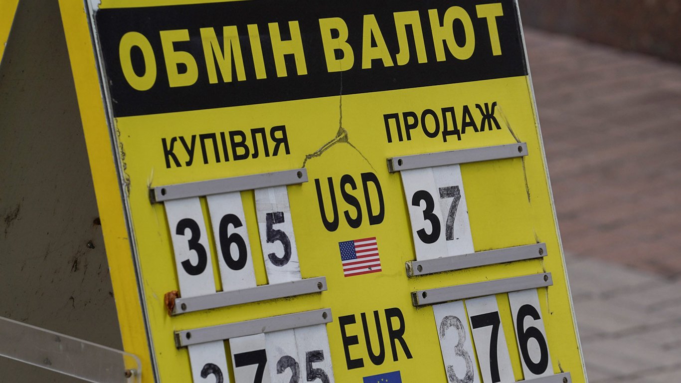 Курс валют на 20 липня - скільки коштує долар і євро на чорному та валютному ринку