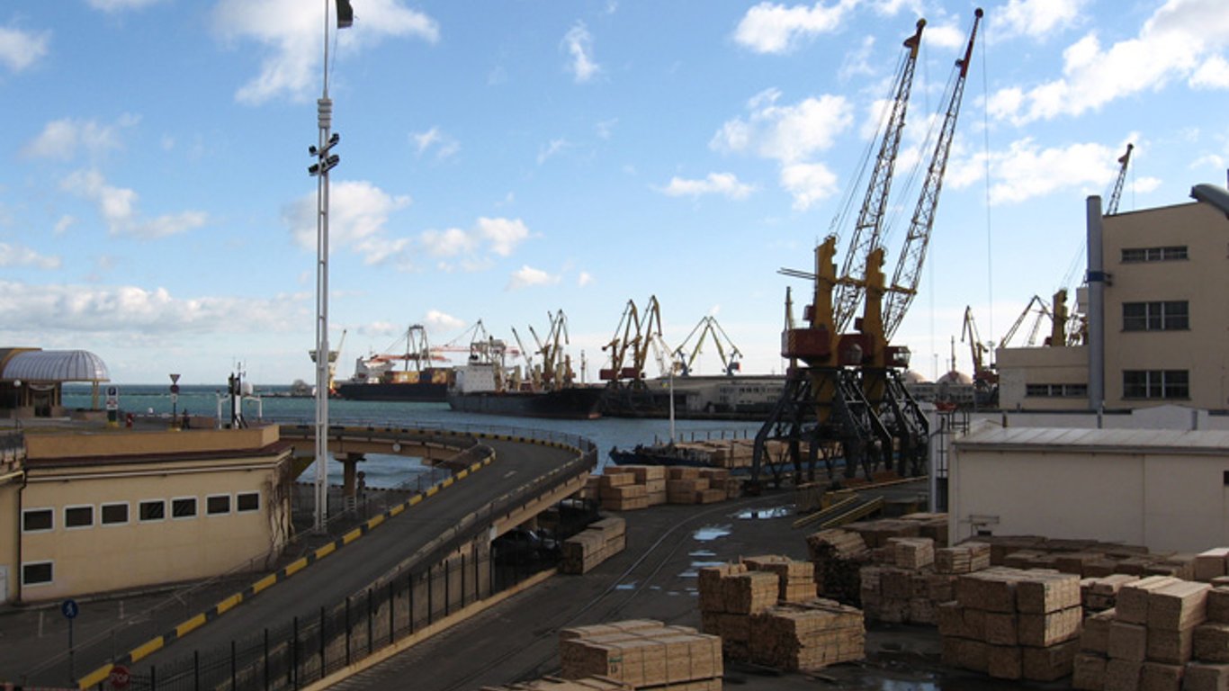 Украинское зерно будут экспортировать через три порта на Черном море, в том числе через Одессу,