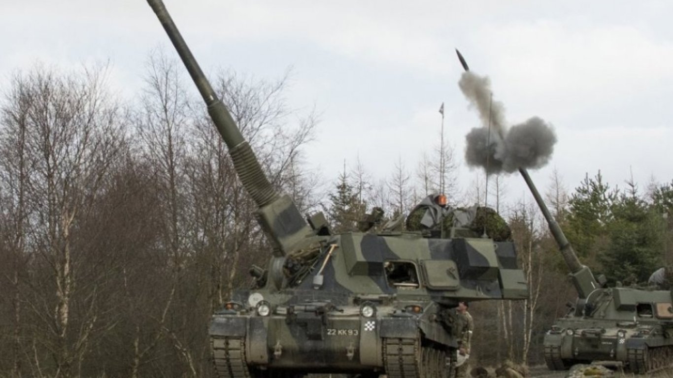 Друга група українських артилеристів завершила навчання на британських САУ