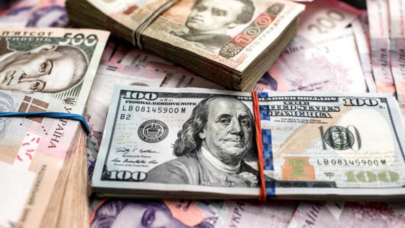 Нацбанк вперше з початку вторгнення рф в Україну підвищив офіційний курс долара