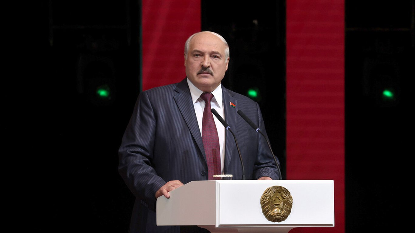 Лукашенко вперше прокоментував удари армії рф по Україні з території Білорусі: "Повністю підтримую росію"