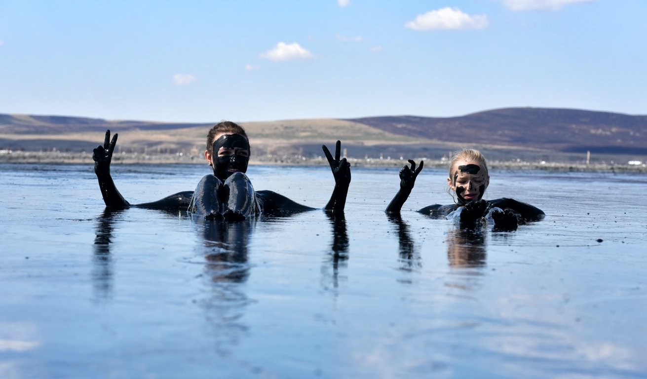 Россияне вывозят лечебный ил из Крыма