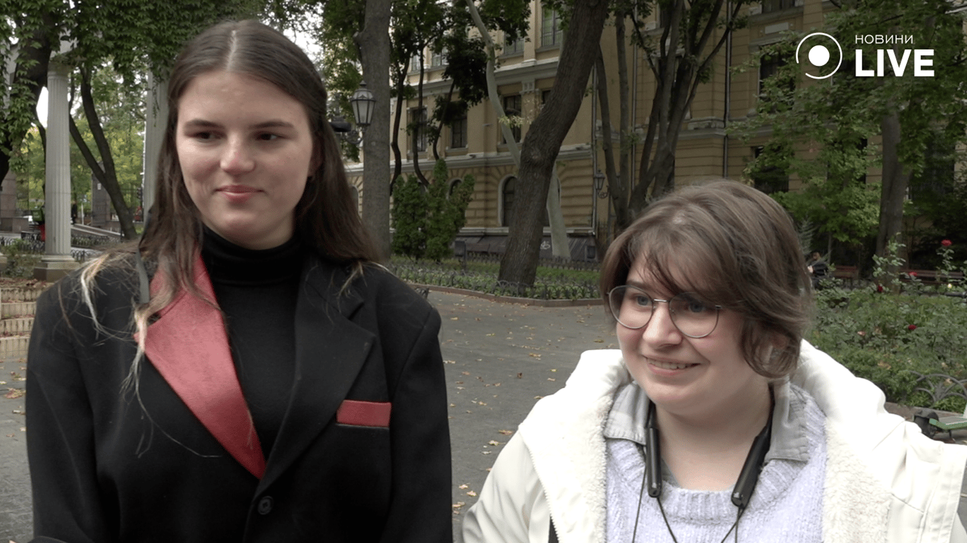 Студентки Анастасія та Ліза про холода в гуртожитку