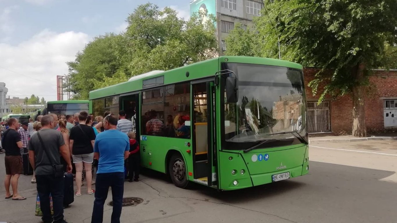 До Одеси евакуюють людей з Миколаївщини