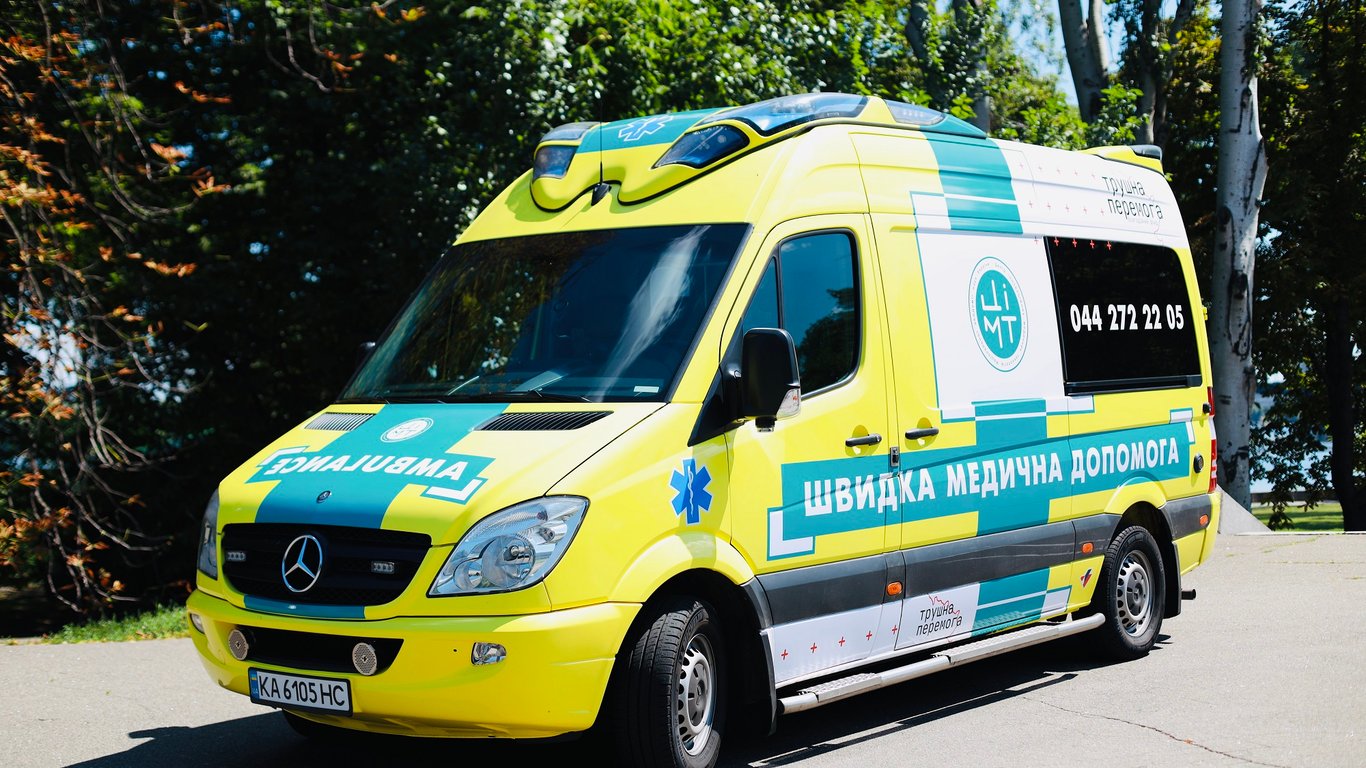 В Киеве появилась специализированная скорая для перевозки раненых из регионов