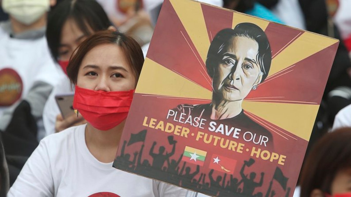 В Мьянме впервые за десятилетие применили смертную казнь против активистов