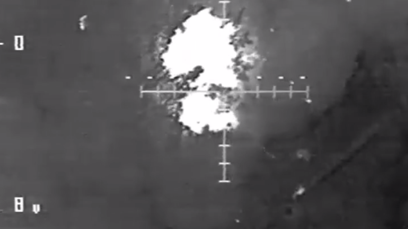 Контрразведка СБУ уничтожила ударными дронами три замаскированных российских танка. Видео
