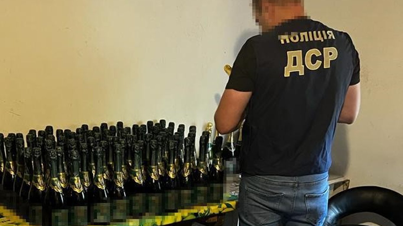 Шампанське з сюрпризом: Одеські поліцейські знайшли підпільний цех з виробництва ігристого