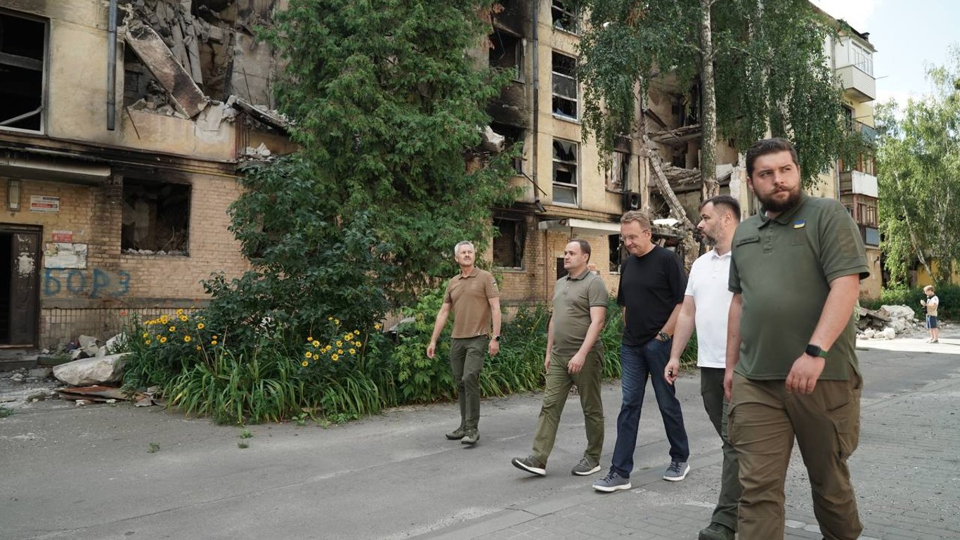 Львов отстроит многоэтажку в военном городке Гостомеля, разрушенную оккупантами.