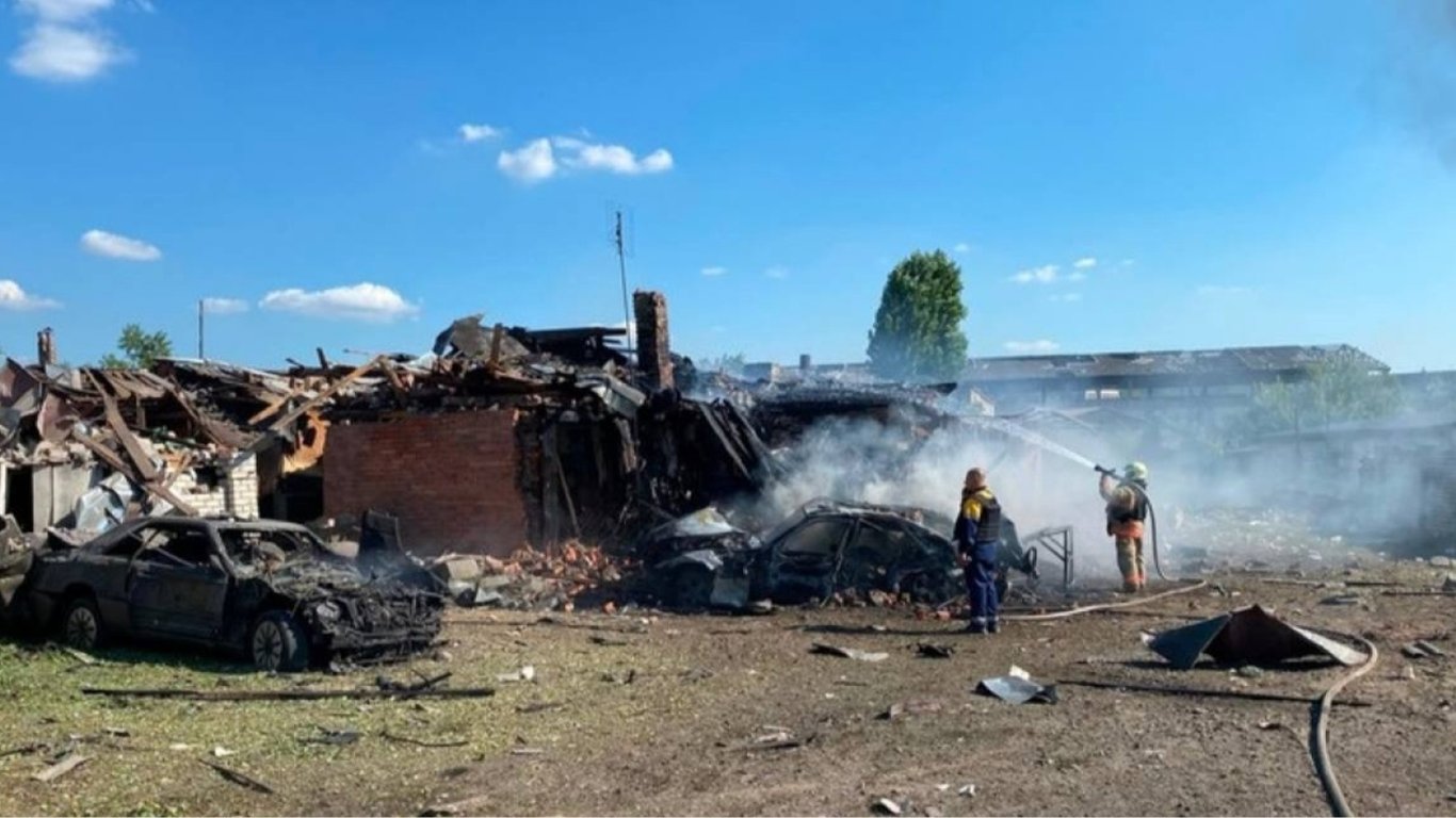 РФ атакувала Харків КАБами: є загиблий та постраждалі