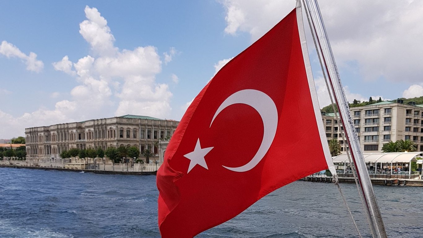 Турецкие военные корабли зашли к Черному морю