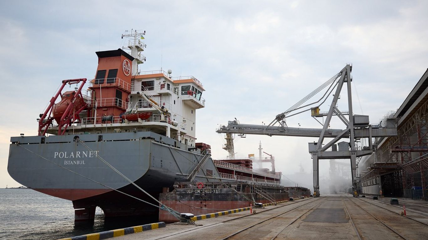 В портах Одесщины грузятся первые суда с украинским зерном