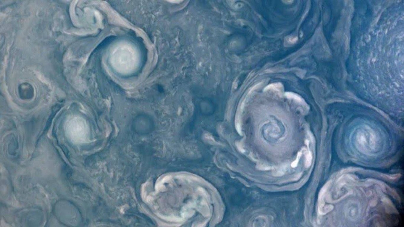 Удивительное зрелище: ученые показали, как выглядят бури на Юпитере. Фото