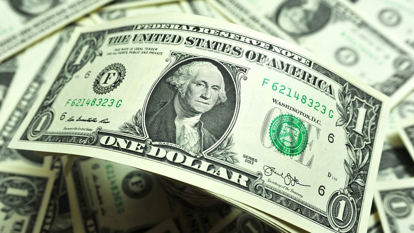 Почему доллар подорожал до 42 гривен: эксперт объяснил причину