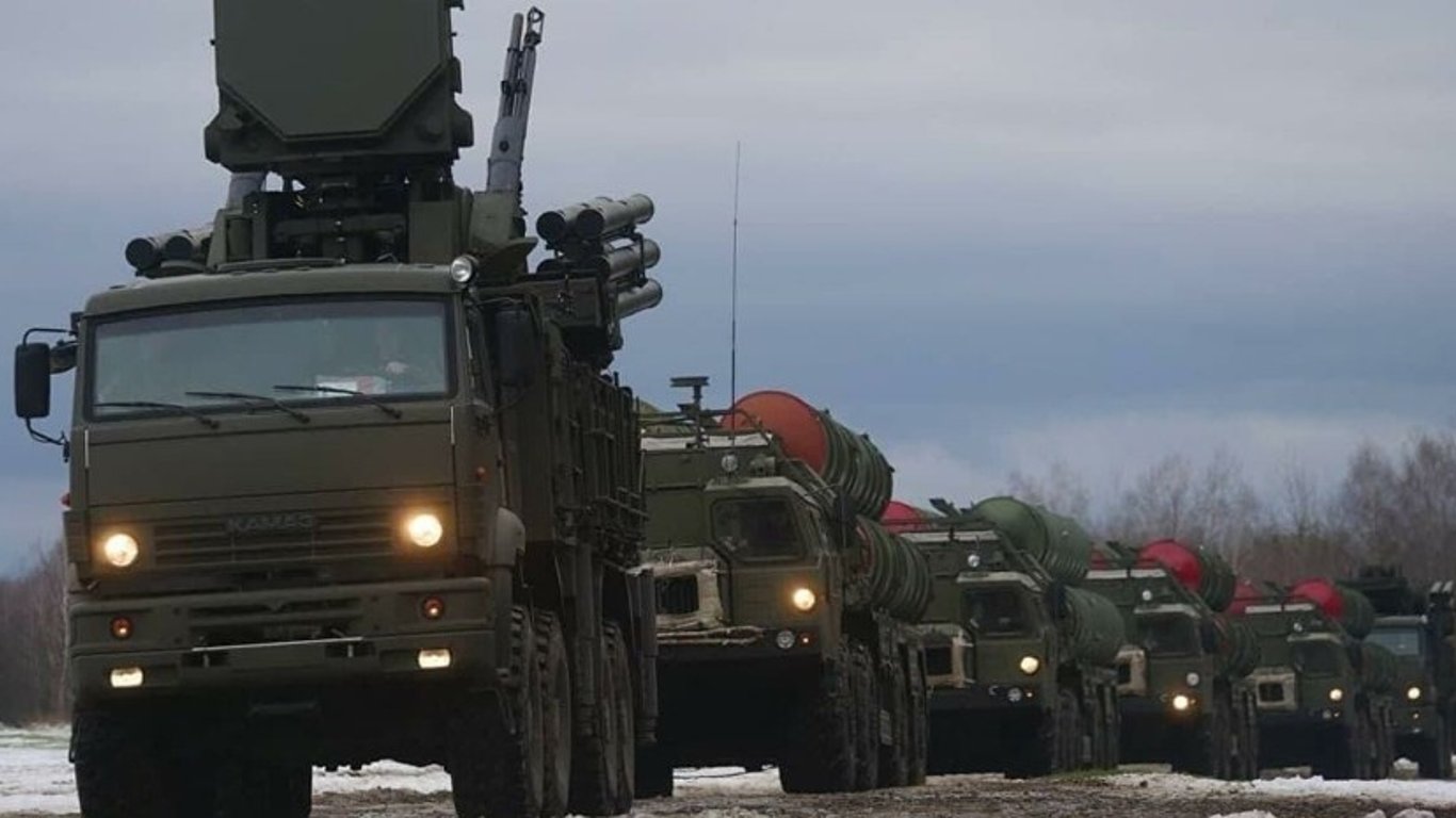 Росія стягує військову техніку до Харківської області - супутникові знімки