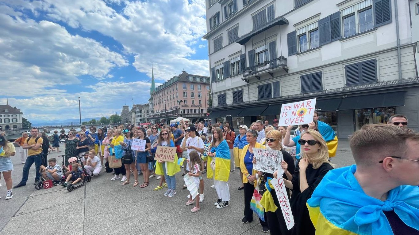 Українці по всьому світу виходять на акції проти звірств росії в Оленівці