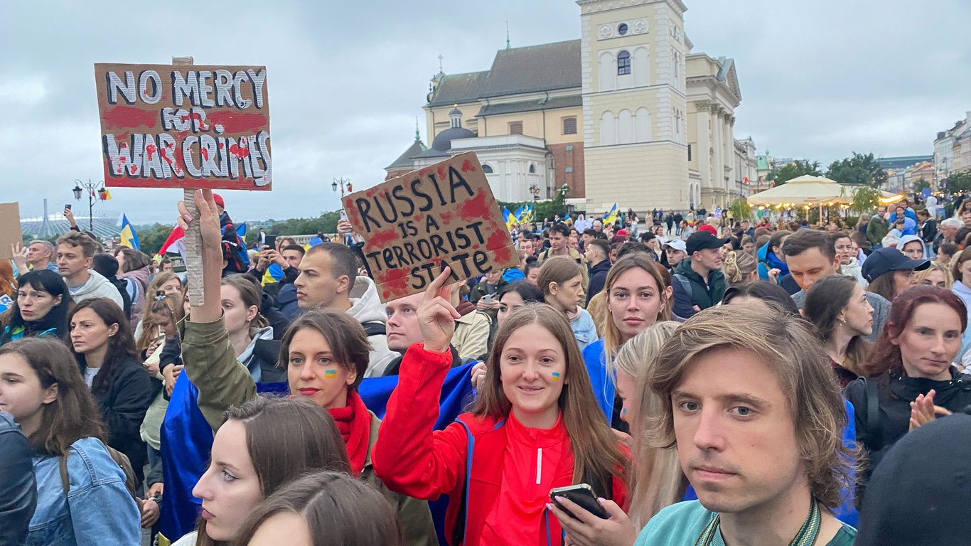 Протест в Варшаве в поддержку Украины