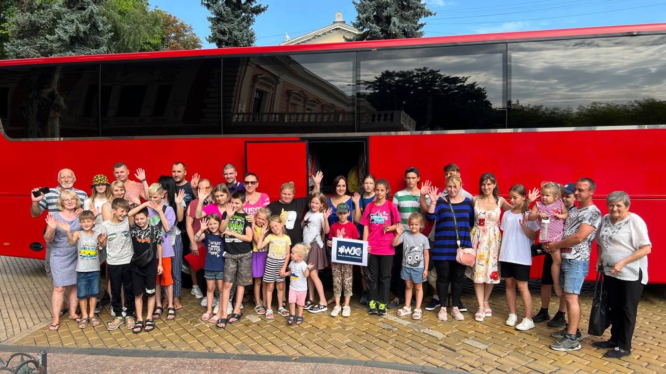 Уже в третий раз из Одессы эвакуируют группу многодетных семей в Швейцарию