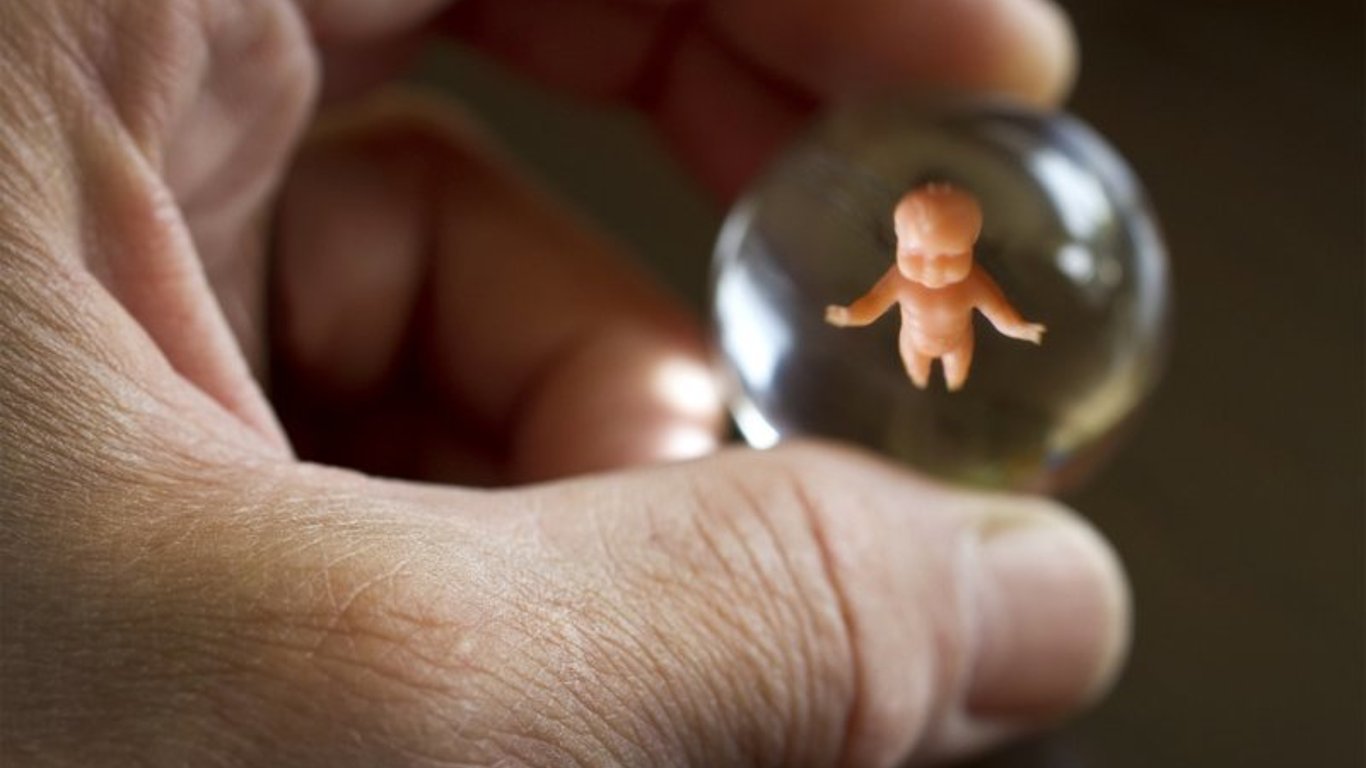 Байден позволит американкам делать аборты за пределами своего штата