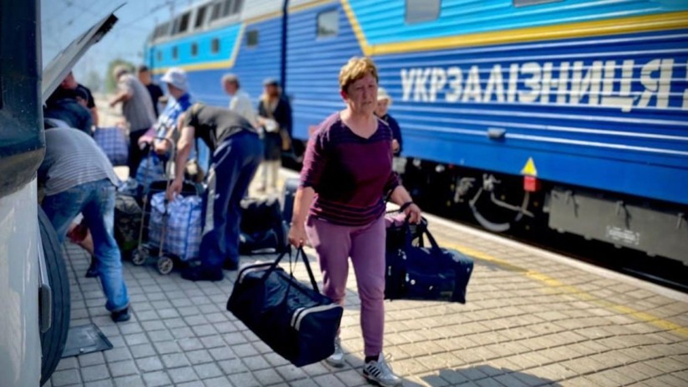 Правительство определило 13 областей, куда будут эвакуировать людей из Донецкой области