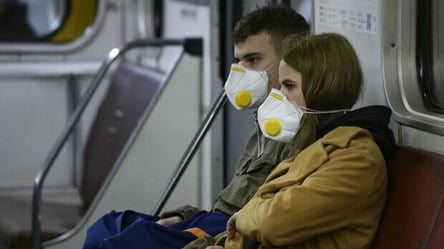 В киевском метро мужчина распылил газ: полиция сообщила детали инцидента - 285x160