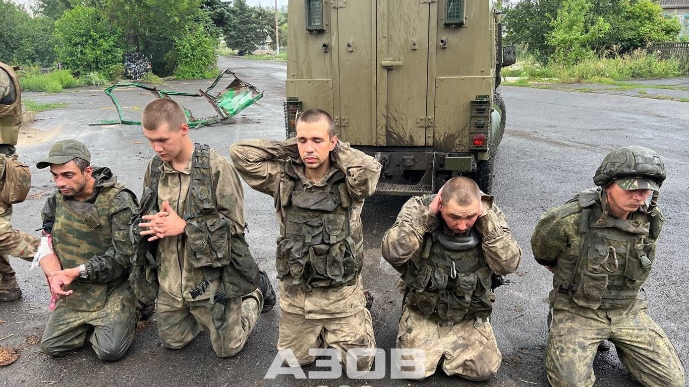 "Азов" взял в плен новую группу русских военных: они будут хорошо питаться и лечиться. Фото