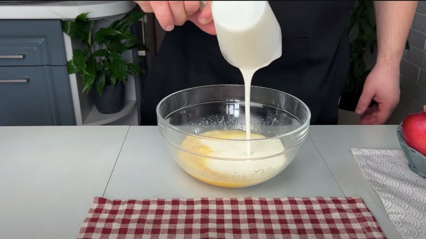 яблучні оладки на кефірі