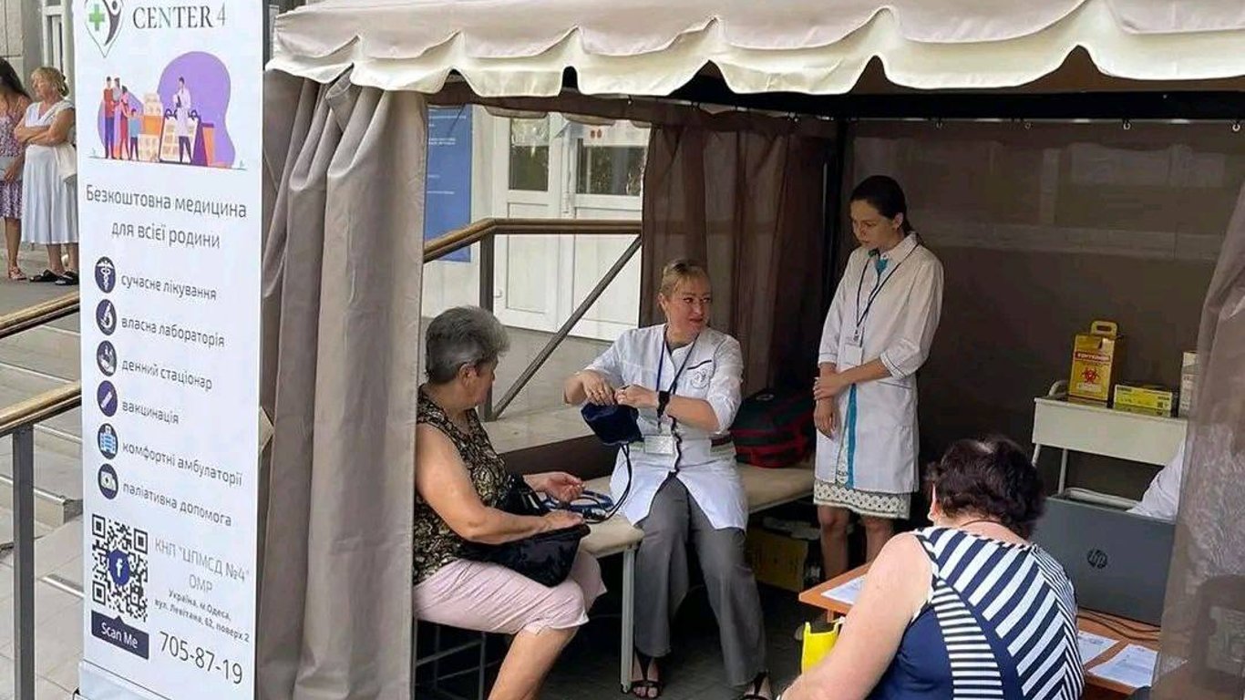 В Одессе начал работать еще один мобильный медицинский пункт