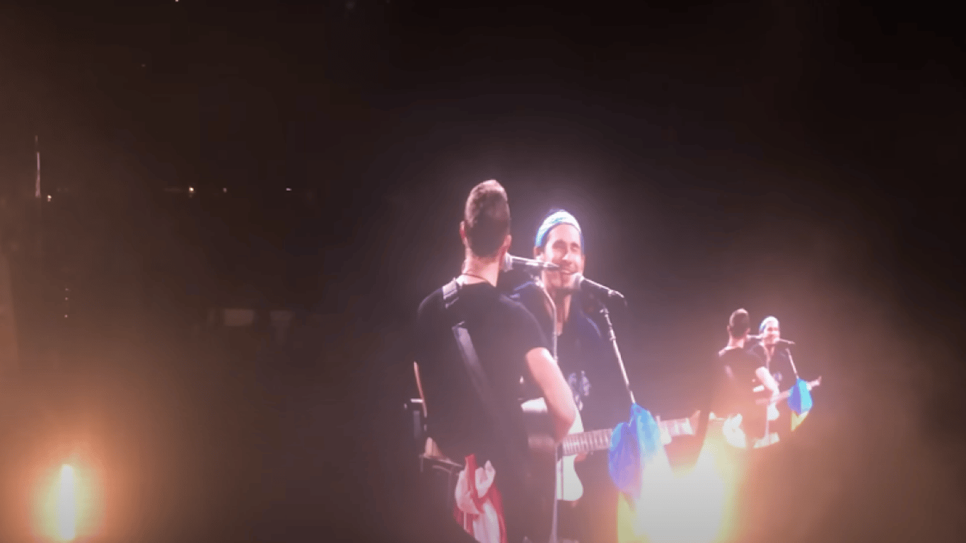Coldplay вместе с Вакарчуком в Брюсселе спели песню о войне. Видео