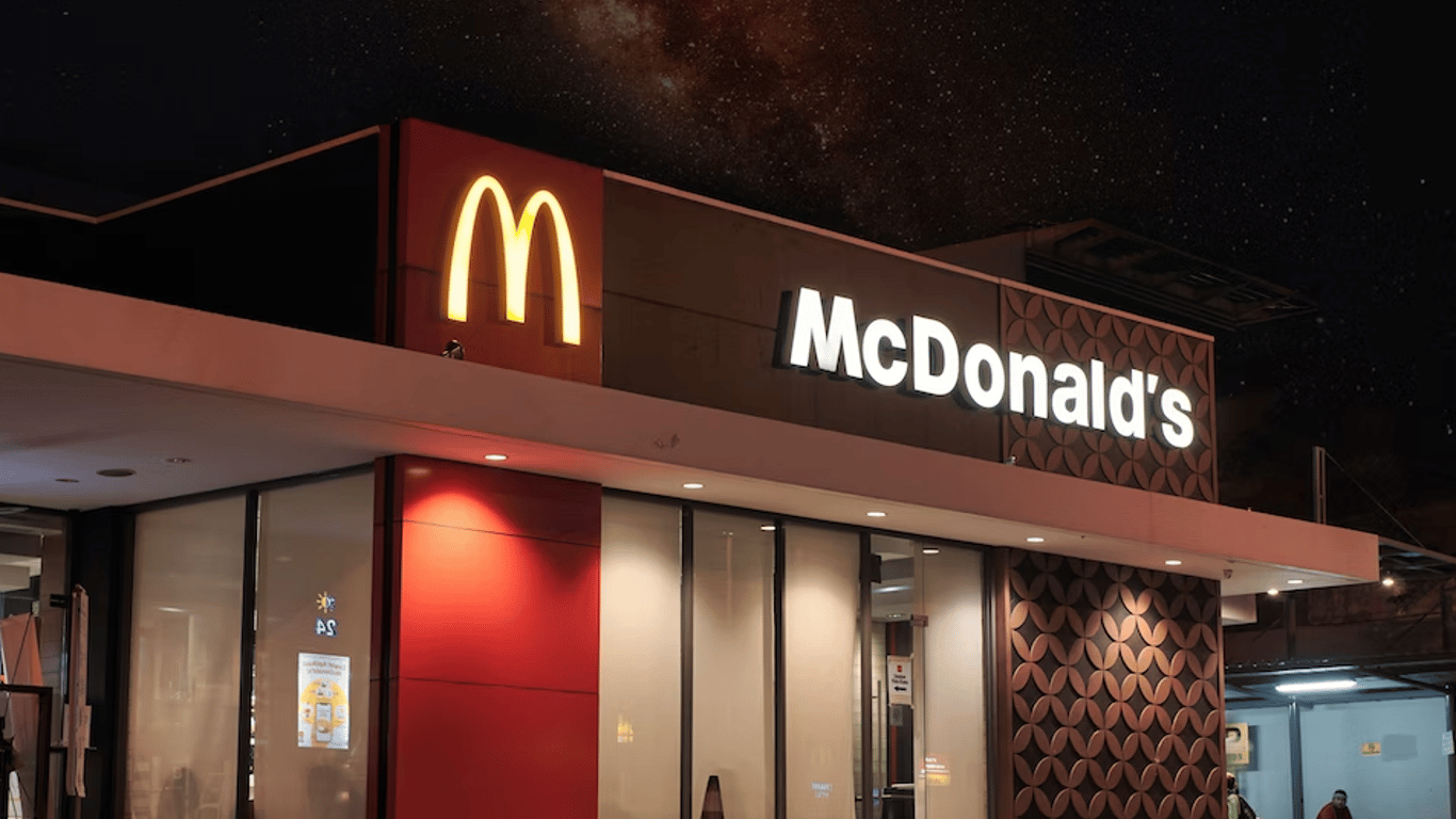 McDonald’s відновлює роботу ресторанів в Україні: де відкриються перші