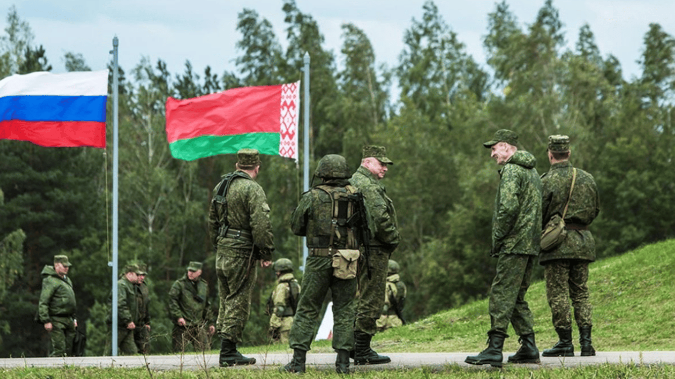 У Білорусь прибули іноземні військові: у Генштабі попереджають про провокації
