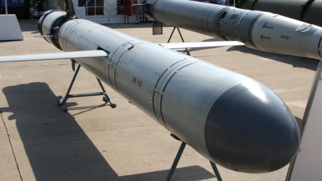 Воздушные силы Украины сбили две крылатые ракеты "Калибр": что известно