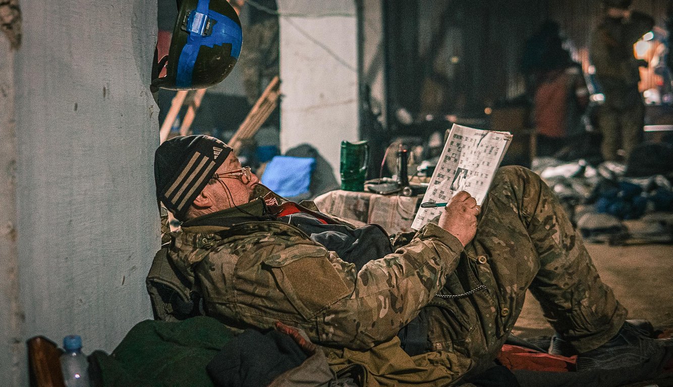 У Києві вперше показали зворушливі фотографії захисників Маріуполя