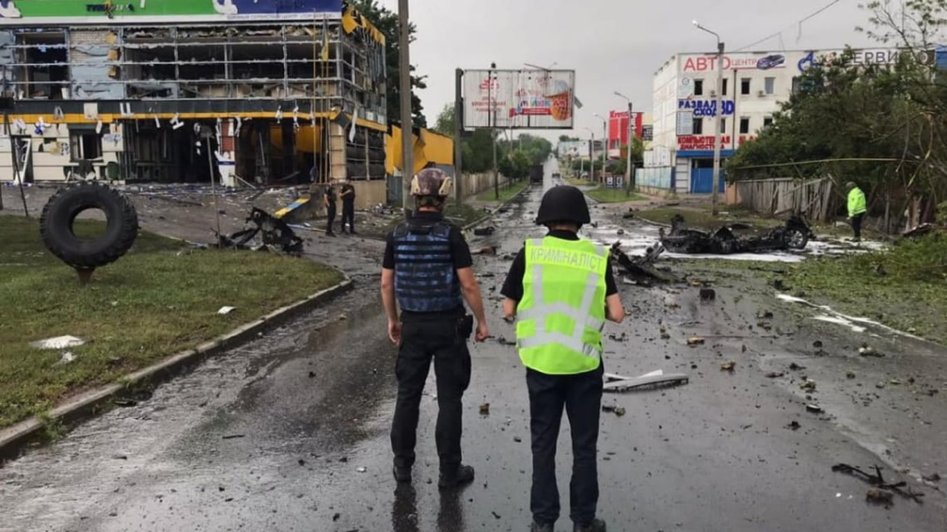 Ракетный удар по Краматорску: первые подробности о жертвах и видео последствиях