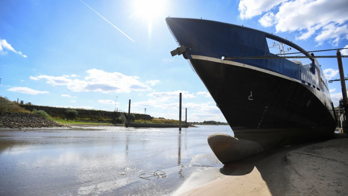 В Європі сохнуть ріки: судноплавні компанії можуть призупинити перевезення вантажів через Рейн