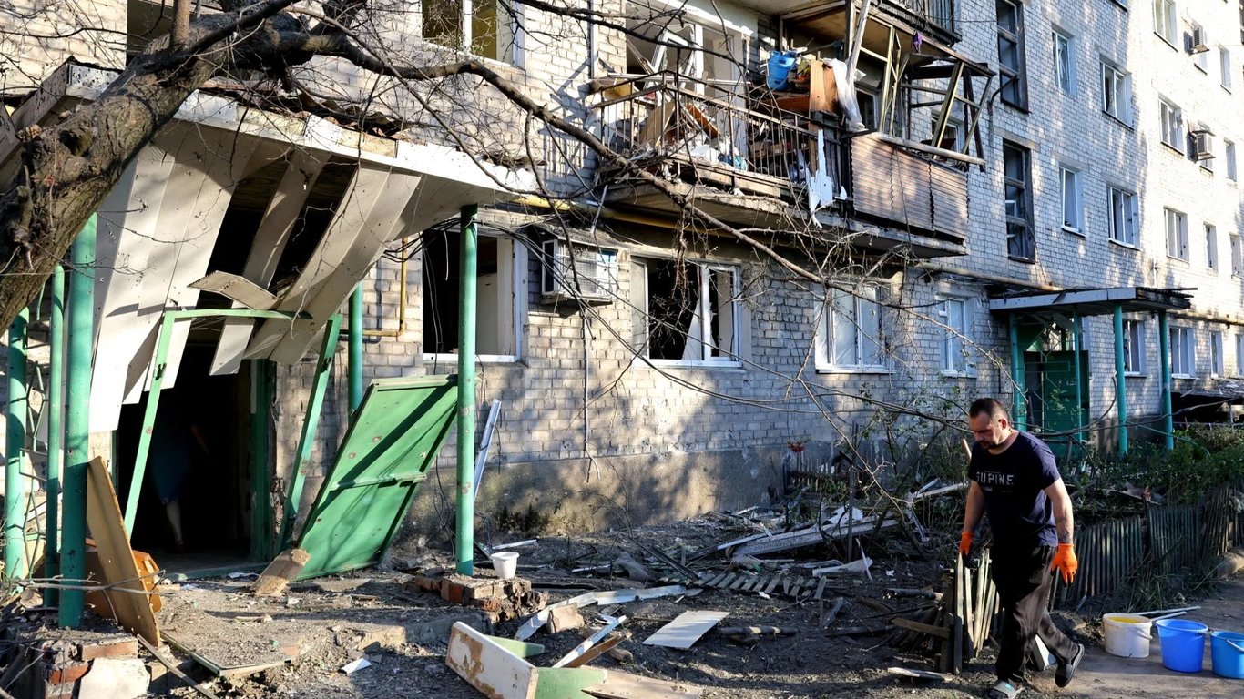 Славянск ночью снова был под вражеским огнем: видео с последствиями обстрелов