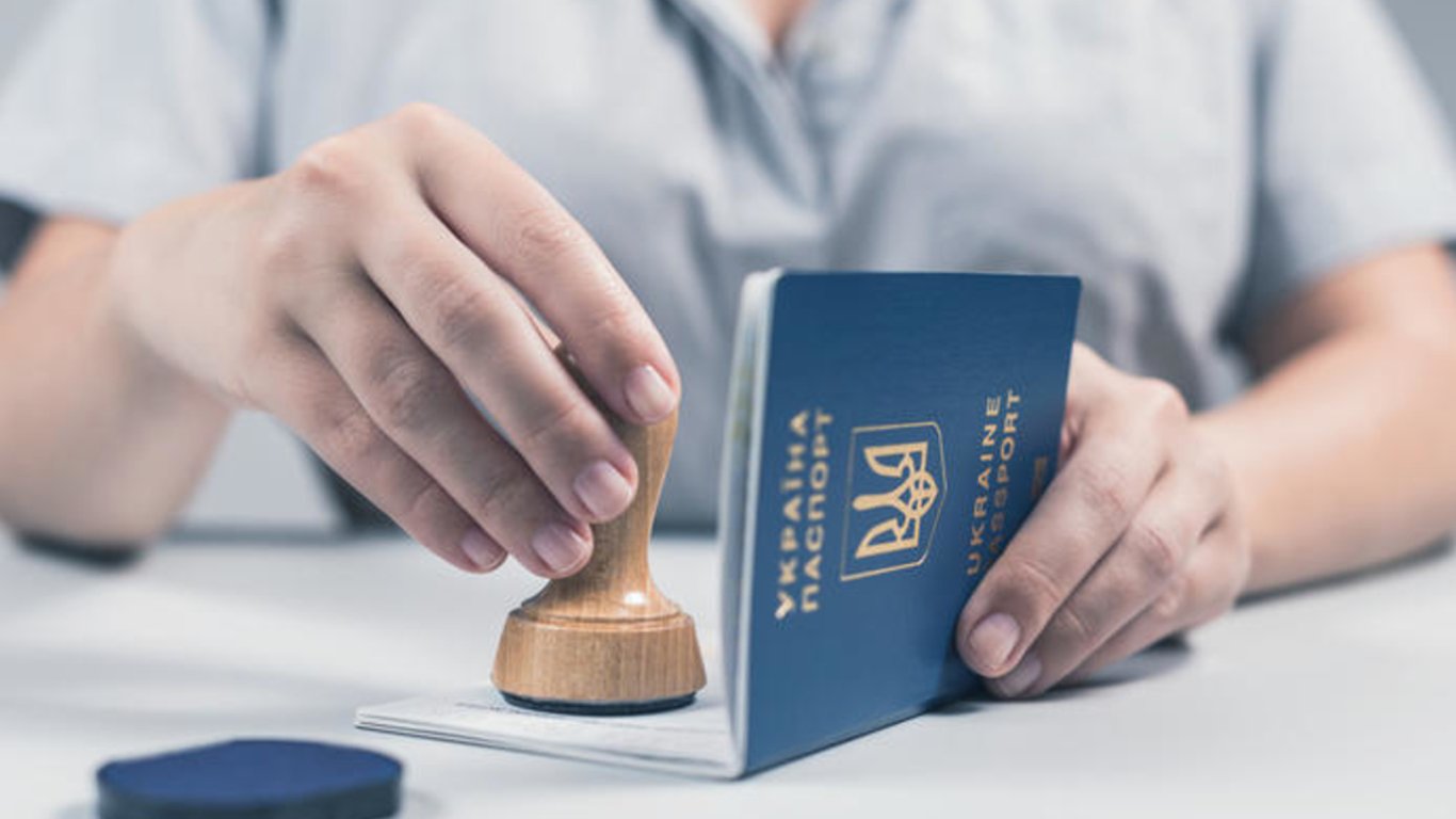 В Одесі відкрили запис на паспортні послуги на вересень: місць вже немає